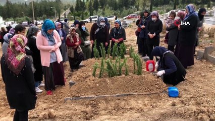 İskenderun'daki TIR kazasında hayatını kaybeden baba oğul yan yana toprağa verildi