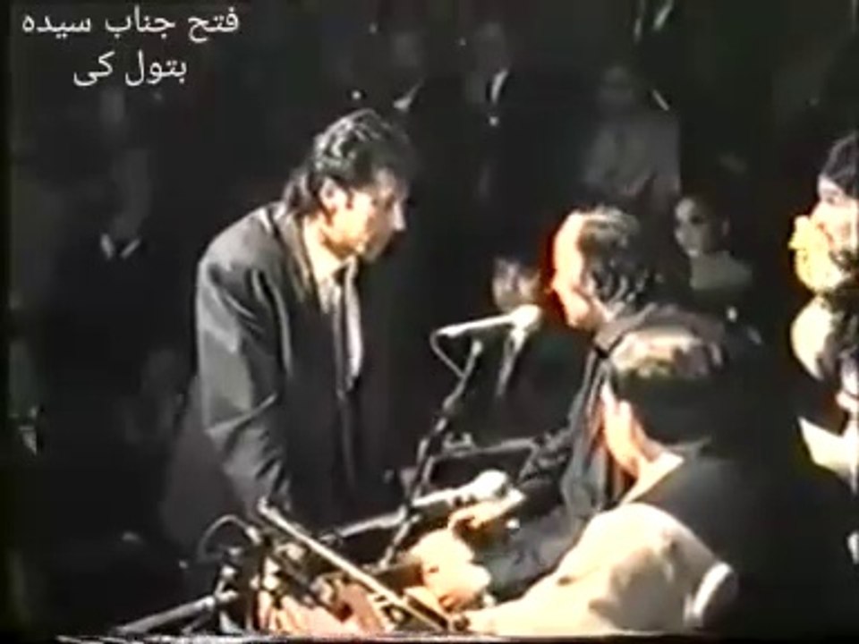 #Rare_Footage_of_Imran_Khan_Requesting_Ustaad_Nusrat_Fateh_Ali_Khan_for__\\"Ali_Da_Malang\\"(360p)