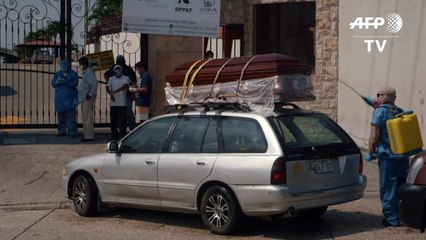 Guayaquil sofre para enterrar vítimas da covid-19