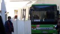 Llegada de autobús de la UME al Hospital Gregorio Marañón