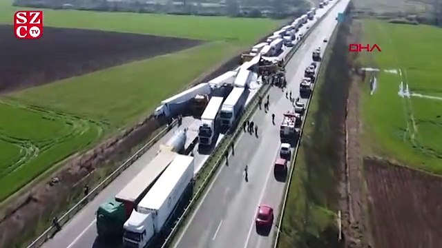 22 TIR birbirine girdi! Ölü ve yaralılar var