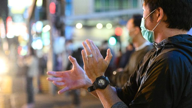 Coronavirus: Hongkongers clap to support health care workers on front lines of Covid-19 fight