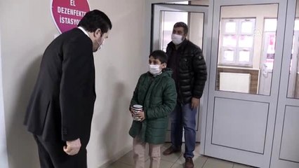 Kumbarasındaki harçlıklarını Milli Dayanışma Kampanyası'na bağışladı