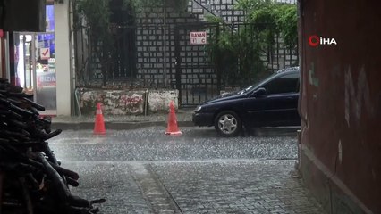 Cizre’ye fındık büyüklüğünde dolu yağdı