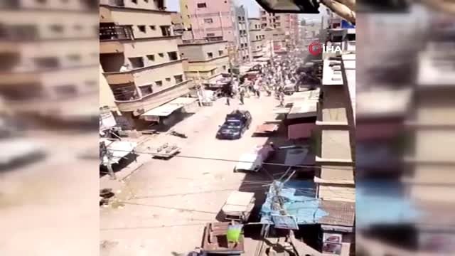 - Pakistan'da cuma namazı gerginliği: Halk ile polis arasında arbede