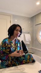 Diệu Nhi tập hát trong nhà vệ sinh