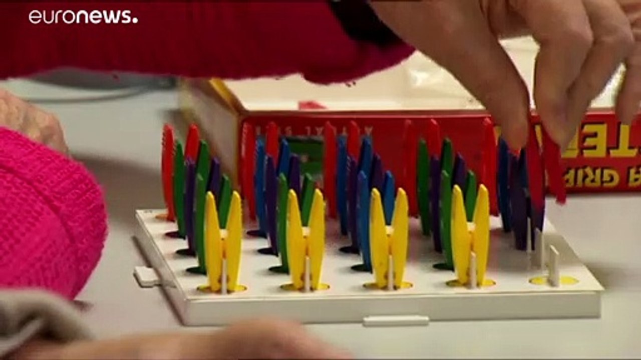 En Europe, des "héros solidaires" aident les plus démunis à faire face à la pandémie