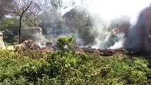 सीतापुर: घूर में लगी आग, फायर ब्रिगेड व ग्रामीणों की मदद से आग पर पाया काबू