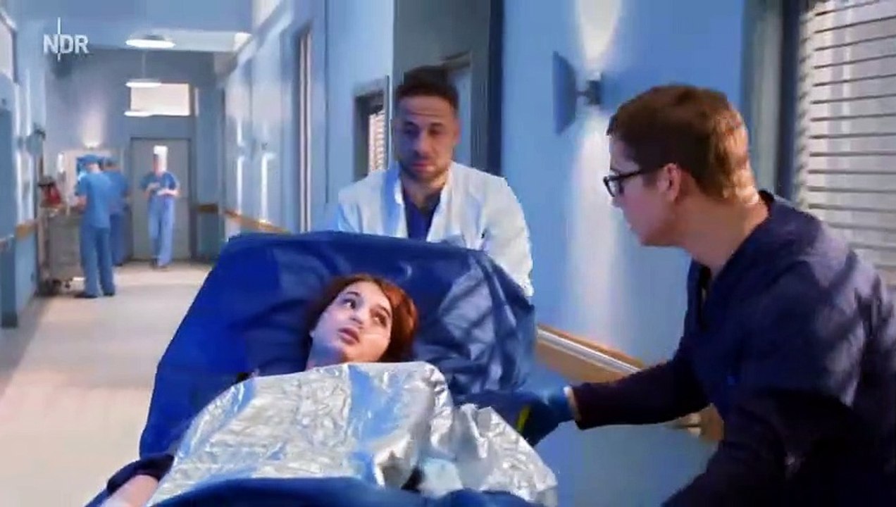 Zwei linke Hände (98) - In aller Freundschaft - Die jungen Ärzte