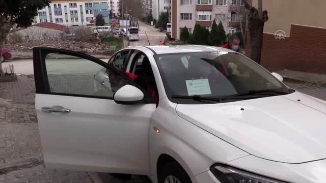 78 yaşındaki Elmas amca, maaşının yarısını Milli Dayanışma Kampanyası'na bağışladı