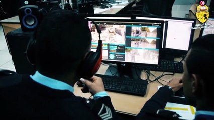 Un “robocop” patrulla las calles de Túnez durante aislamiento