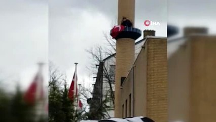 - Hollanda'da hoparlörden ezan okundu