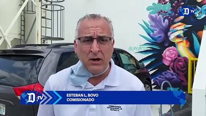 Entregan en  Hialeah botellas de antibacterial para enfrentar el coronavirus