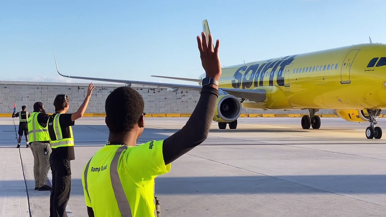 Llega a Fort Lauderdale grupo de estadounidenses varados en Bogotá