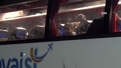- Türkiye'de bulunan Cezayir vatandaşları Samsun üzerinden ülkelerine gönderildi- Türkiye'de ki...