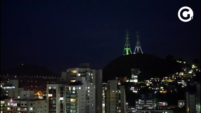 Relâmpagos são registrados na noite desta sexta-feira (3) em Vitória