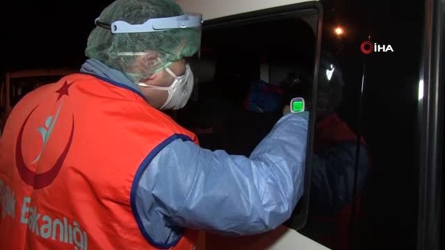 Antalya'da özel araçların kente giriş yasağının ardından çıkış yasağı da başladı