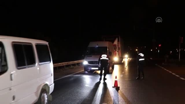 Ege Bölgesindeki büyükşehirlerde araç giriş çıkışları durduruldu