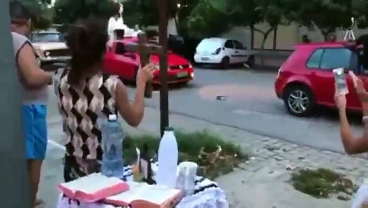 Bispo percorre ruas de Patos com Santíssimo e diz: 'Fique em casa, Jesus Cristo vem até você'