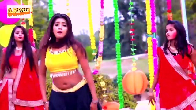 रानी ने किया सबसे वायरल गीत पर जबरदस्त डांस - Aisan Bhatar Mor Milal Ki Raat Me Palangiyo Na HIlea.