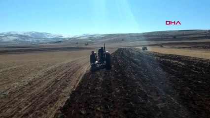 BAYBURT'DA ÖNLEMLERİNİ ALAN ÇİFTÇİLER, TARLALARI EKİYOR