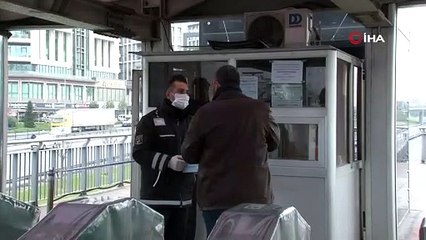 İBB toplu ulaşımda maske dağıtmaya başladı
