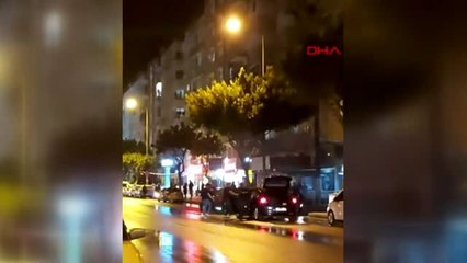 Antalyalı gençler caddede 'Erik Dalı' oynadı