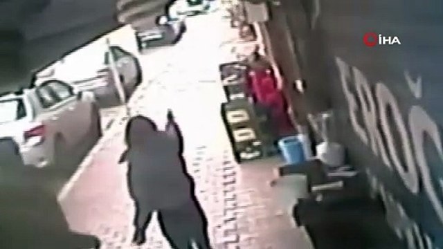 Yolda yürüyen kadının telefonunu çaldı, 500 metre sonra polise yakalandı