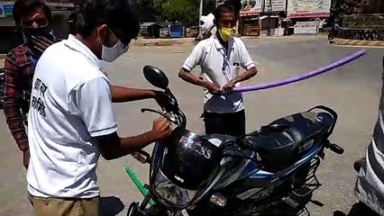 बाइक में प्रेस लिखवाना पड़ा महंगा