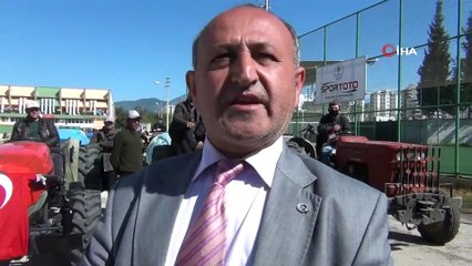 Kozanlı çiftçiler, ilçeyi traktörleriyle dezenfekte etti