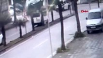 BURSA Ambulans ile hafif ticari aracın çarpıştığı kaza, kamerada