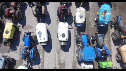 Kozanlı çiftçiler, ilçeyi traktörleriyle dezenfekte etti