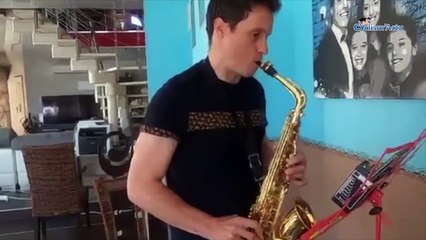 Le Mag Cyclism'Actu - Quand Sylvain Chavanel, confiné, nous joue du saxo !