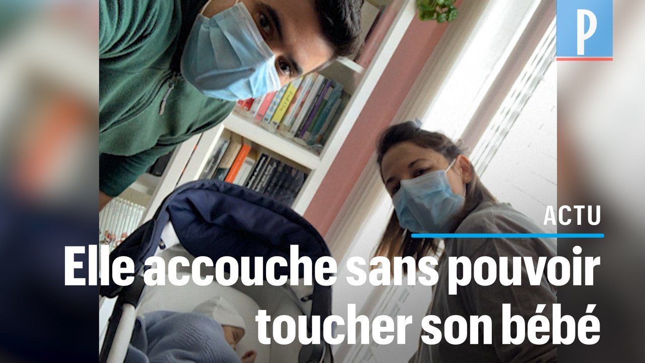 Dix jours après son accouchement, elle porte son bébé pour la première fois