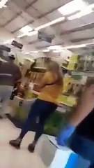 Multidão às compras numa loja da Leroy Merlin no Algarve