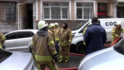 FATİH'TE YAŞLI KADIN DAİREDEKİ YANGINDA HAYATINI KAYBETTİ