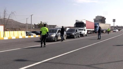 Koronavirüs tedbirleri kapsamında bazı caddeler trafiğe kapatıldı