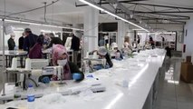 Atölye tekstil üretimini bırakıp maske üretimine yöneldi