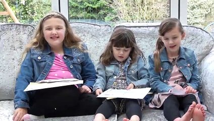 Sophia, Isabella  e Alice   Lendo Cartas