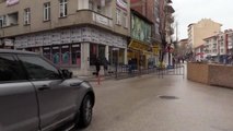Bir cadde koronavirüs tedbirleri kapsamında trafiğe kapatıldı