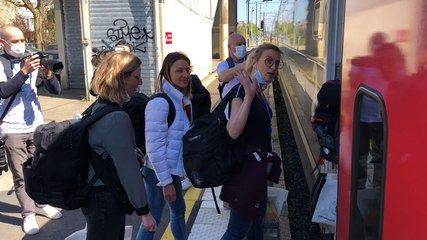 Les soignants partent chercher les malades