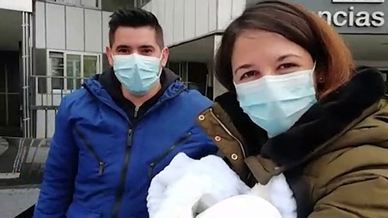 Corona-Infizierte darf ihr Baby nicht herzen