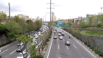 İran'da koronavirüs önlemlerine rağmen yoğun trafik endişe veriyor