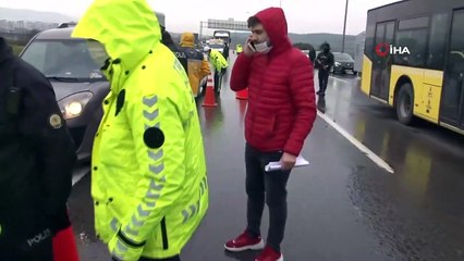 Koronavirüs denetimlerinde pes dedirten görüntü! Aracın hem içinde hem bagajında yolcu taşıdı