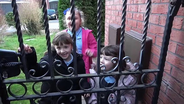 Sophia, Isabella e Alice - Varios Ovos Surpresa em Nosso Quintal - Hatchimals Chocando Ovos Surpresa