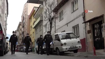 Bursa emniyeti vatandaşlara sokak sokak para dağıttı