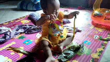 Lucu tingkah anak Melihat Makanan!!