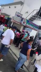 Supermercado de Montecristi son abarrotados de personas en busca de la tarjeta de solidaridad COMER ES PRIMERO