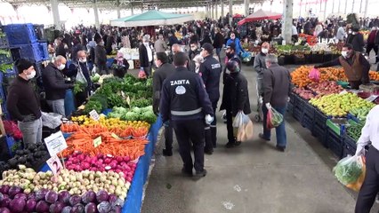 Kırıkkale’de pazarcı esnafına ve vatandaşlara ücretsiz maske dağıtıldı