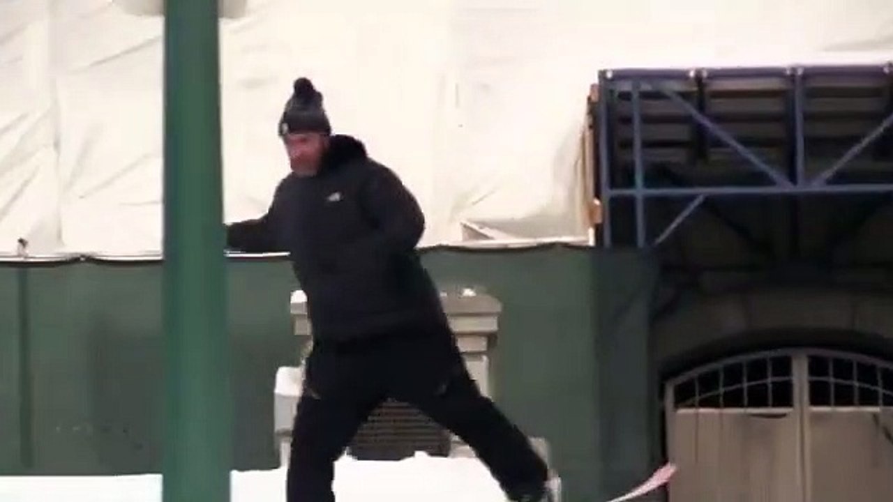 Idée stupide ? Descendre les escaliers en Skis !